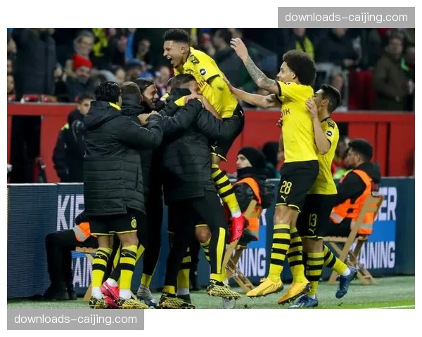 多特蒙德1-1勒沃库森,半场结束前弗林蓬扳平比分 多特蒙德1-1勒沃库森,半场结束前弗林蓬扳平比分